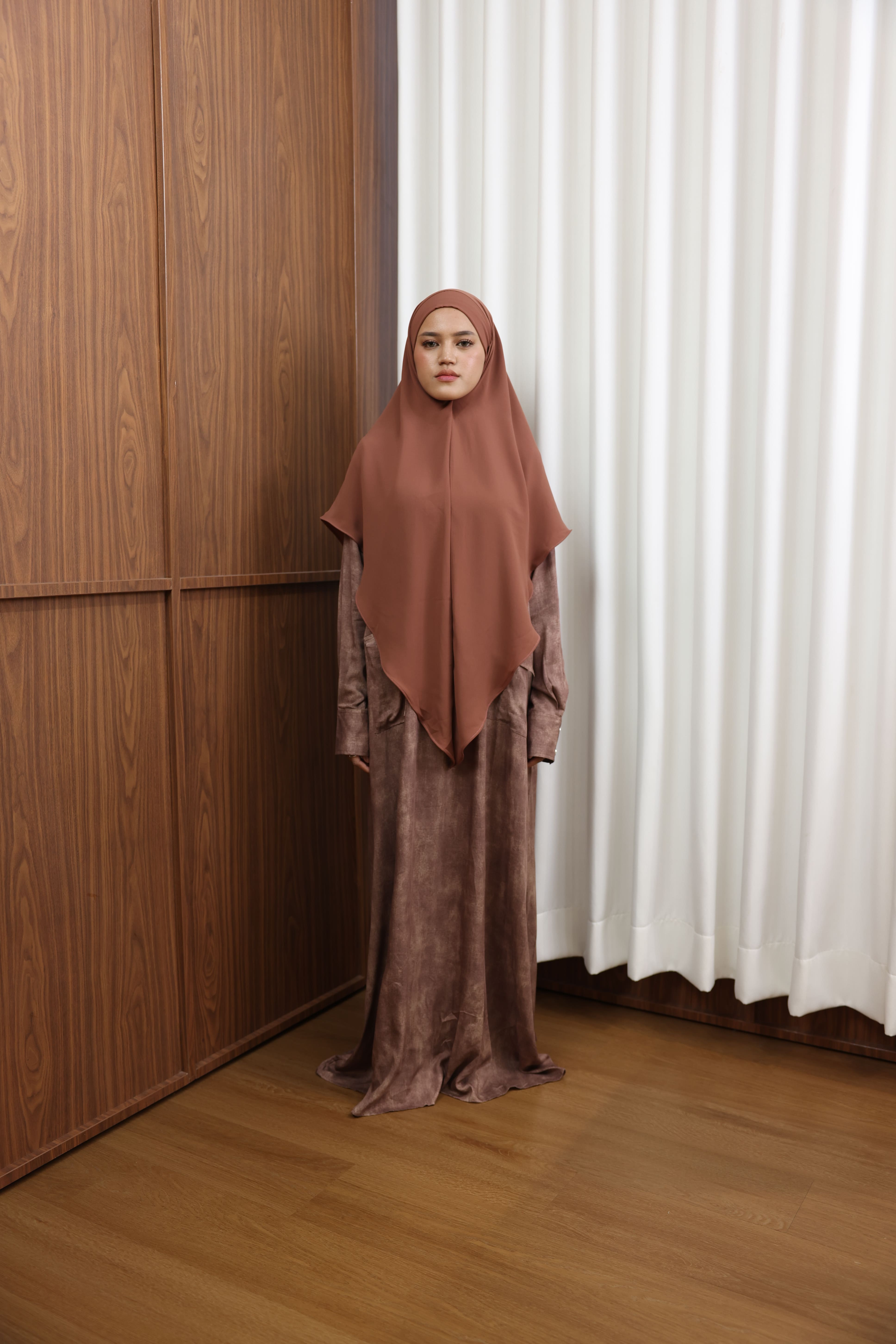 Abaya Lily Button