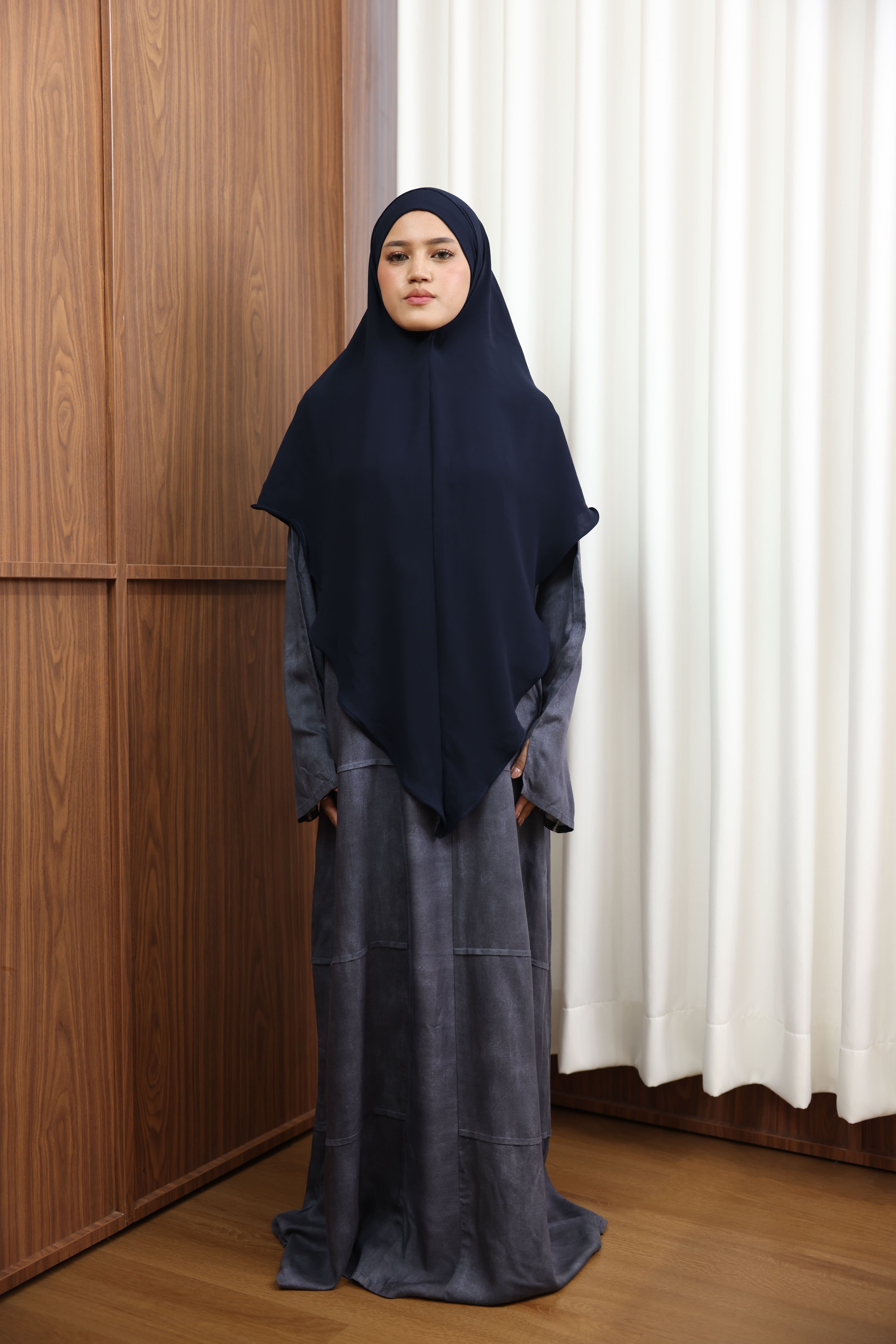 Abaya Lily