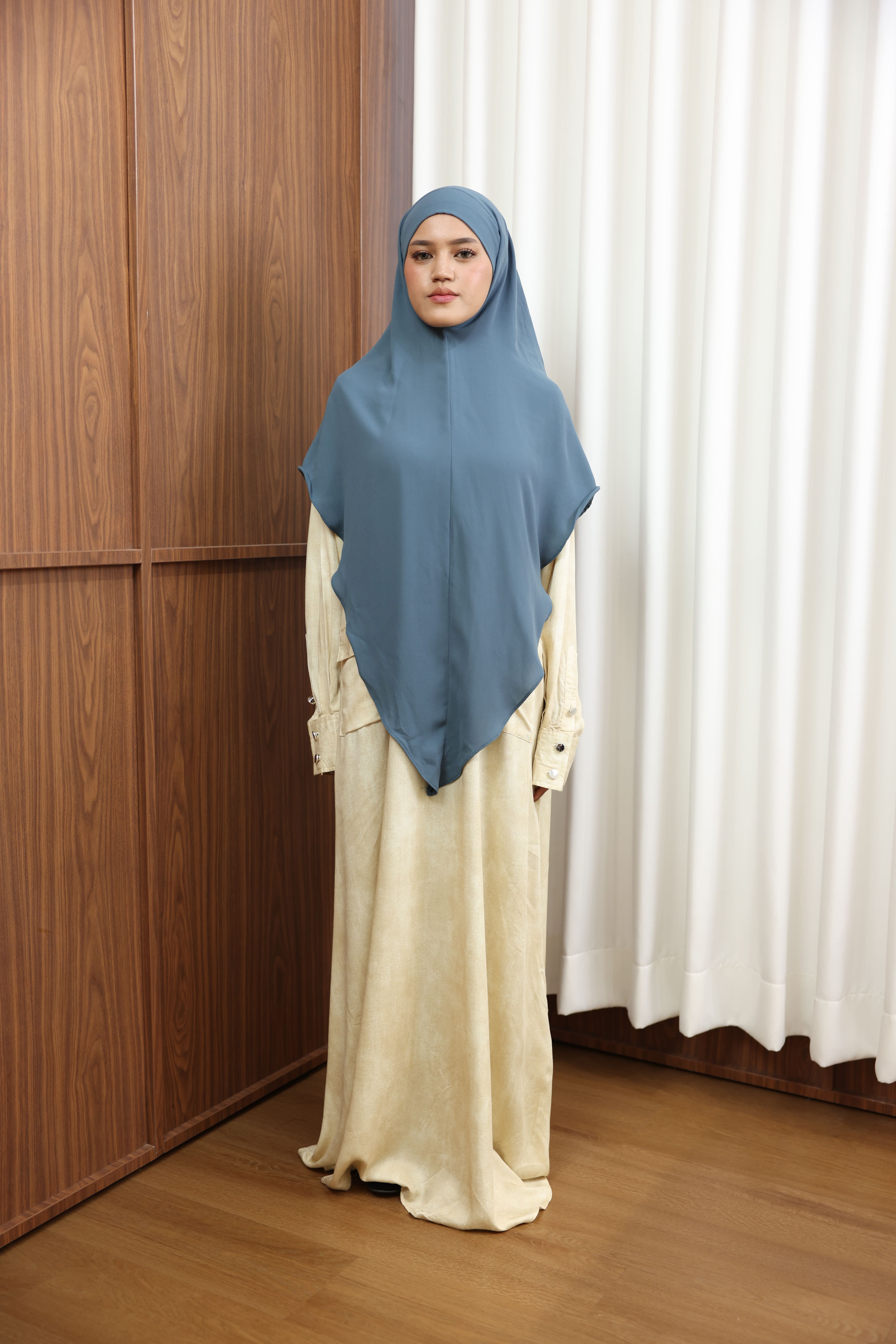 Abaya Lily Button